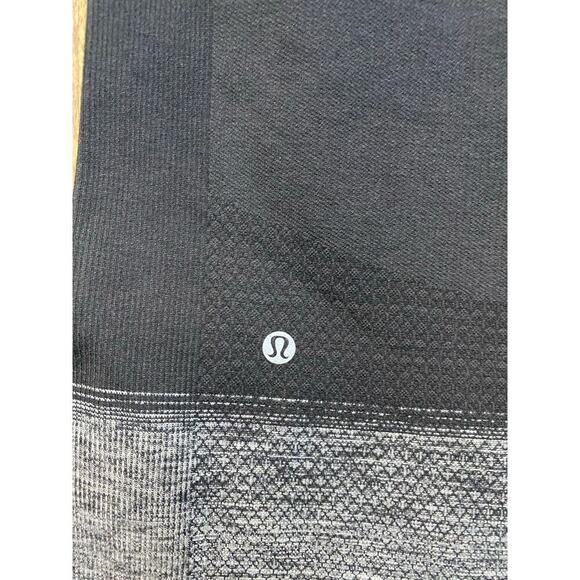Lululemon Blue Seamlessly Street Ombre Stretch Yoga Crop Leggings Size 8 - Picture 5 of 5